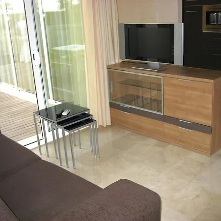 Facing The Pool * L'Escala