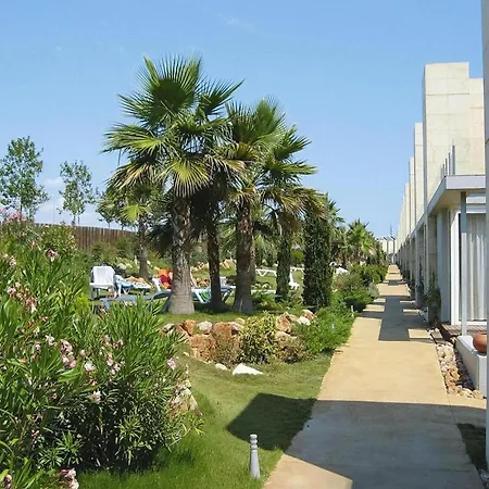 In La Escala Near Els Riells Apartment