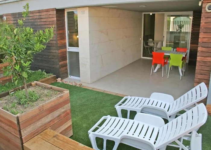 In La Escala Near Els Riells Apartment